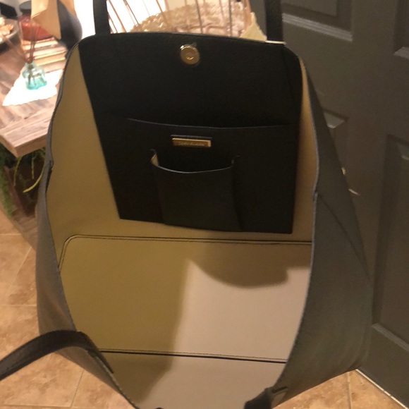 Tote - Picture 4 of 7